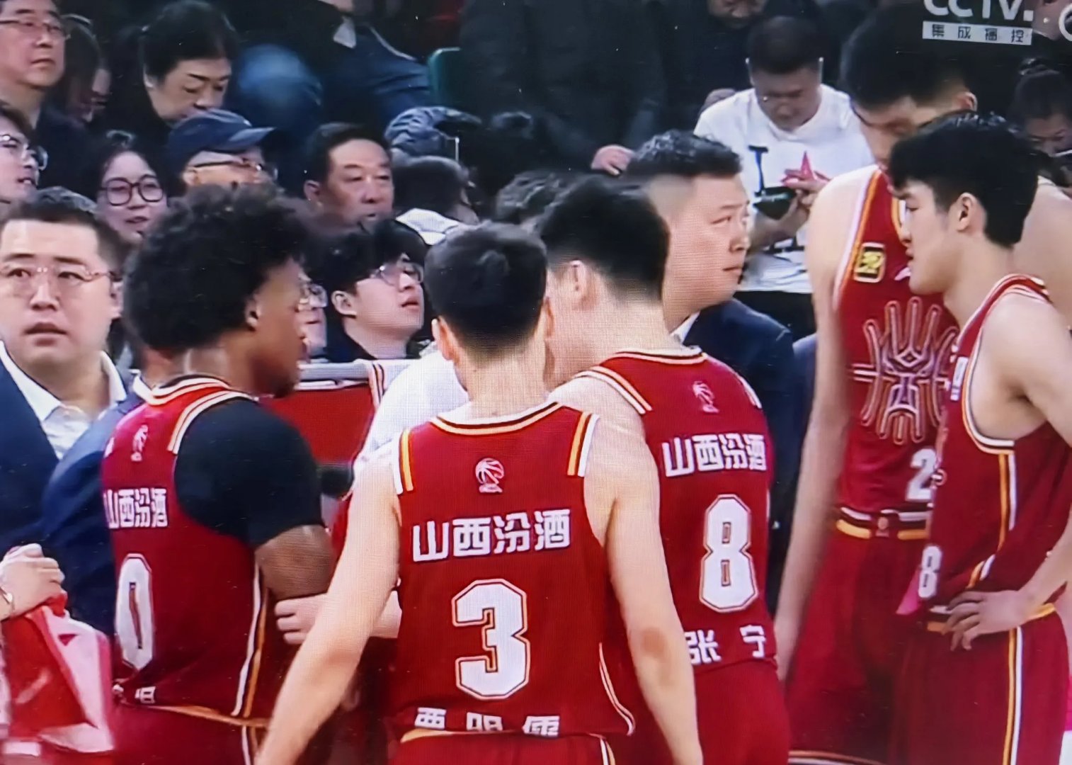 天博体育下载-广东要挖墙脚？杜锋锁定广州大核，广厦危机再现！