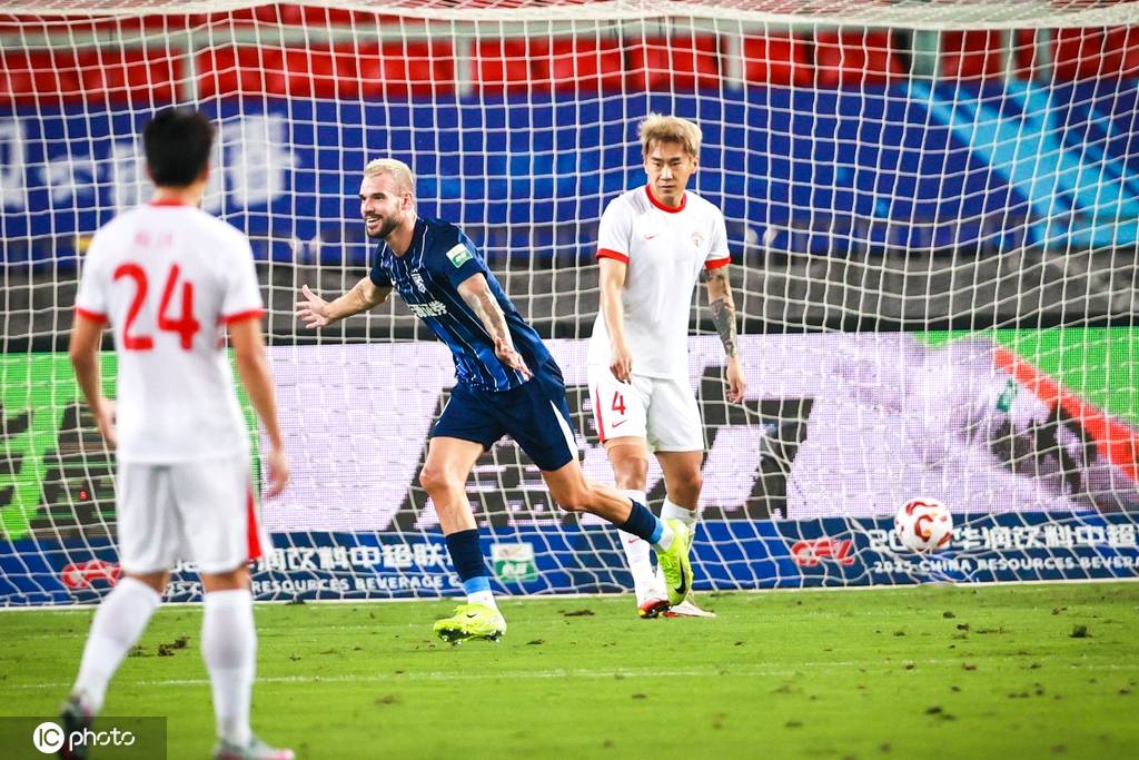 中超-帕拉西奥斯造2球图多列点射三镇2-1逆转胜新鹏城