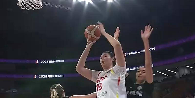 天博体育平台-关于女篮篮板大幅领先很正常，罚球25中12有点说不的信息