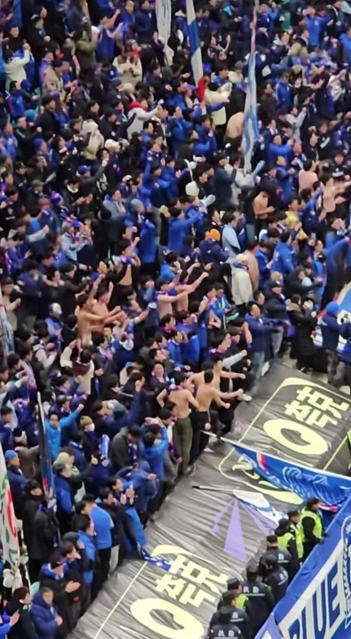 关于太突然！41岁上海申花球迷，遭日本男子暴力殴打的信息