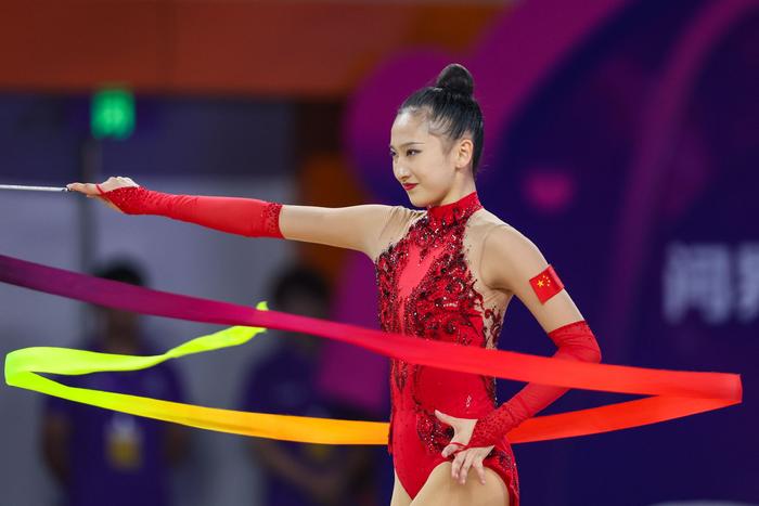 天博体育登录-体操冠军惊艳亮相，动作优美完美落地